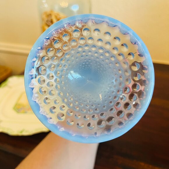 Vintage Duncan Miller Blue Opalescent Footed Hobnail Ivy Rose Vase Cottagecore - Picture 6 of 7